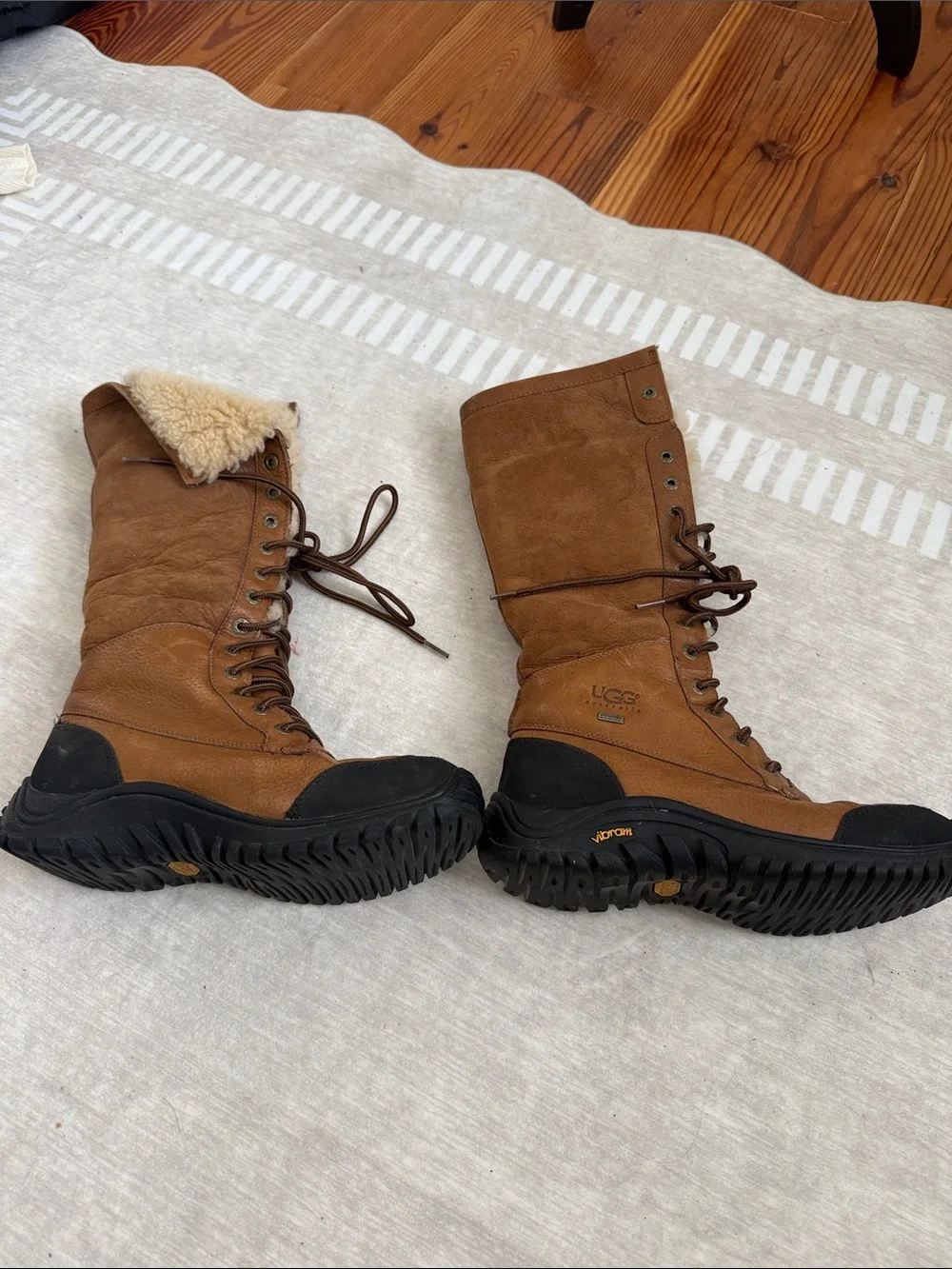 UGG Chestnut Brown Leather Shearling-Lined Lace-Up Winter Boots